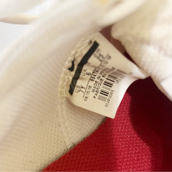 Size 7 US Women’s Nike Sneaker - Picture 3 of 6